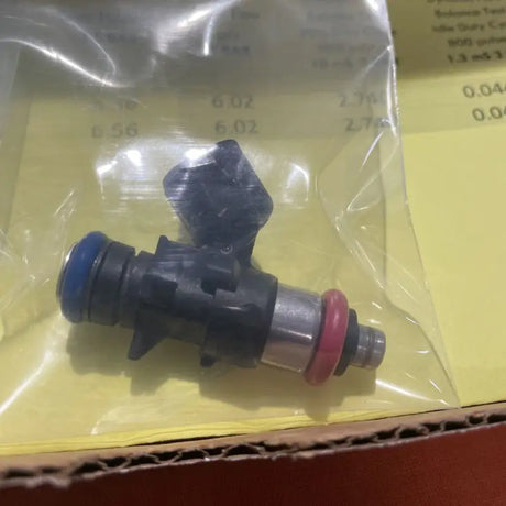 Daytona Fuel Injectors 22071 with blue and red seals for optimal fuel delivery