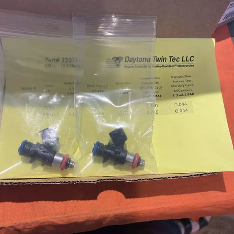 Two Daytona Fuel Injectors in plastic bags for 22071 Daytona Fuel Injectors M8 quick install