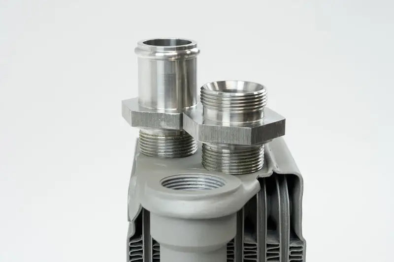 Metal heat exchanger with threaded ports for Porsche 911 engine oil cooler using widemouth fitting