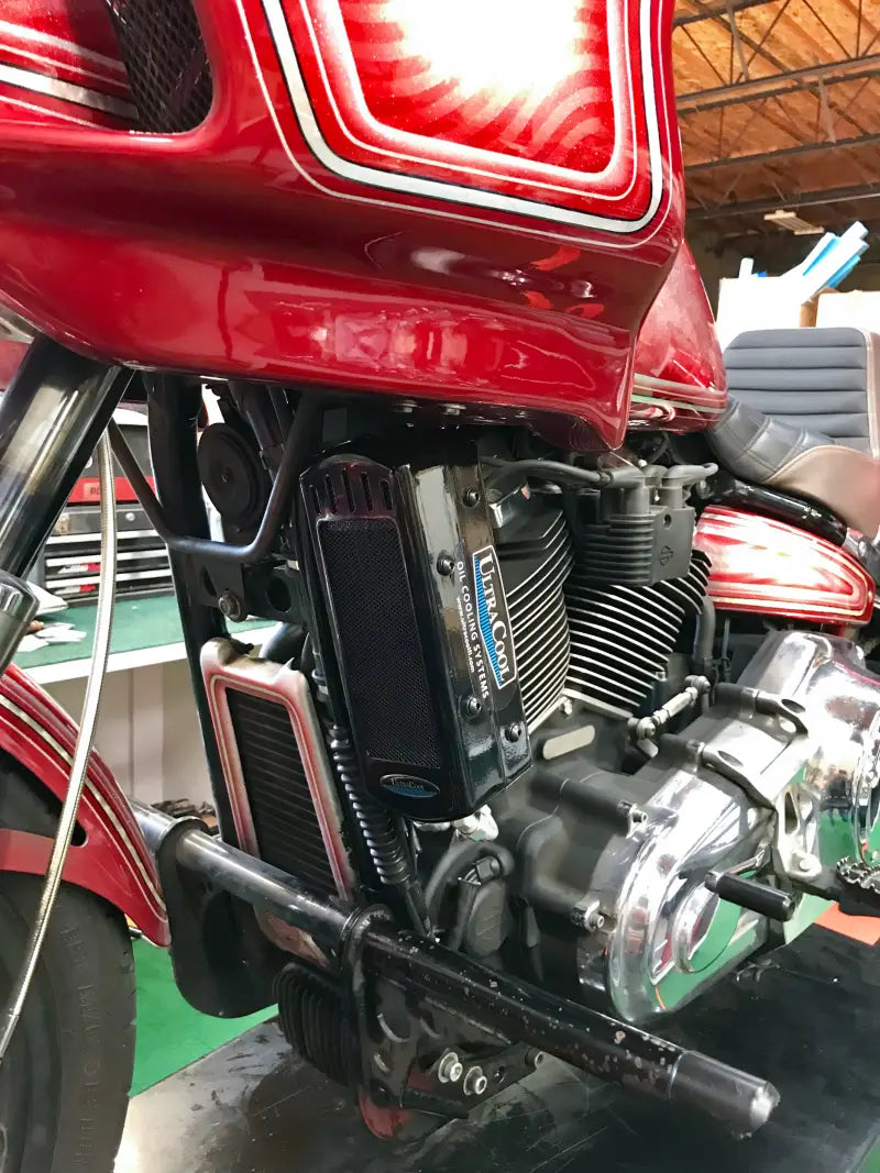 Side Mount Oil Cooler M8 Softail `17 23 Gloss Blk