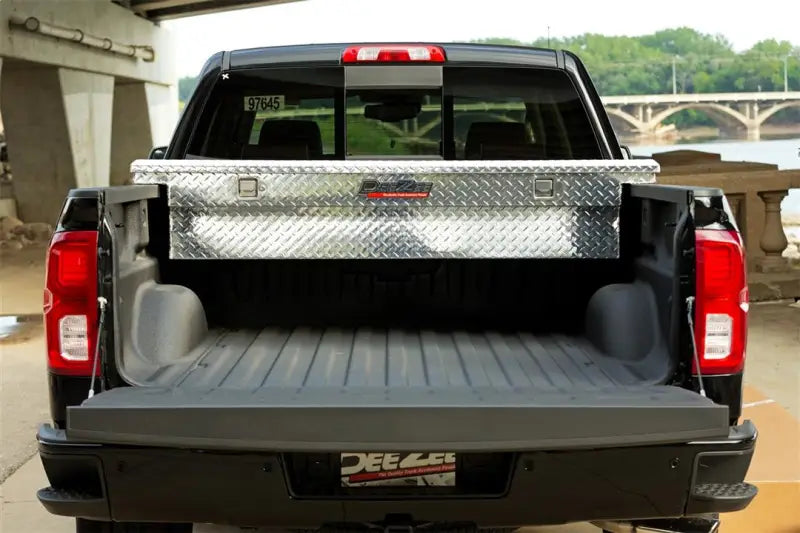 Tool Box Crossover Low Profile; Single Lid; Diamond Tread; Silver; Aluminum; 69-3/4 Inch Length x 20 Width 12.2 Height;