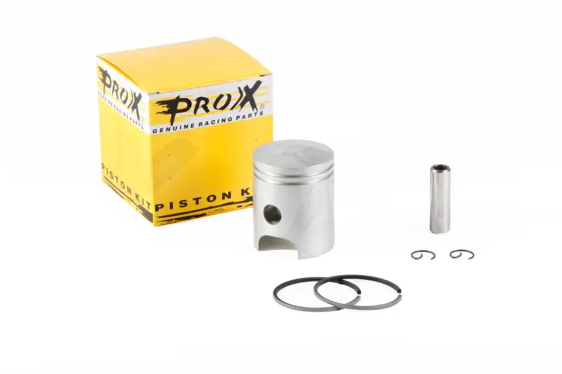 Complete motorcycle piston kit with rings and clips in yellow and black packaging for Yamaha