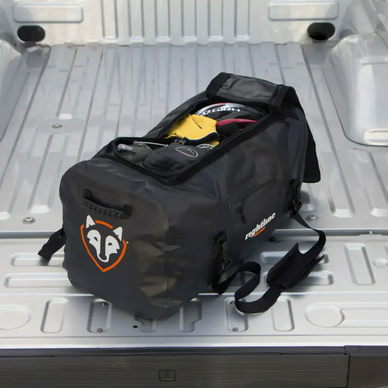 Black duffle bag with shoulder strap for Rightline 4X4 Duffle Bag 120L, perfect 4x4 duffle bag