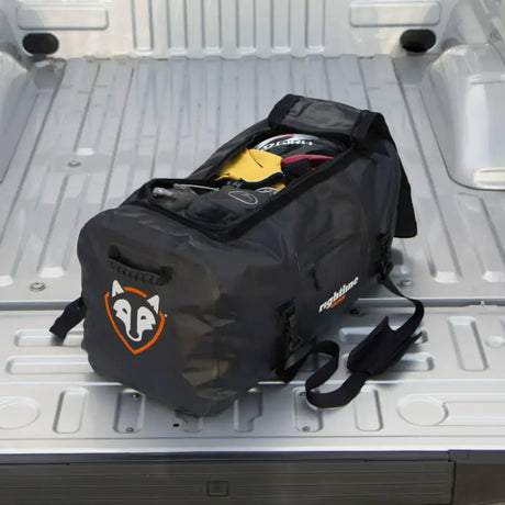 Black duffle bag with shoulder strap for Rightline 4X4 Duffle Bag 120L, perfect 4x4 duffle bag