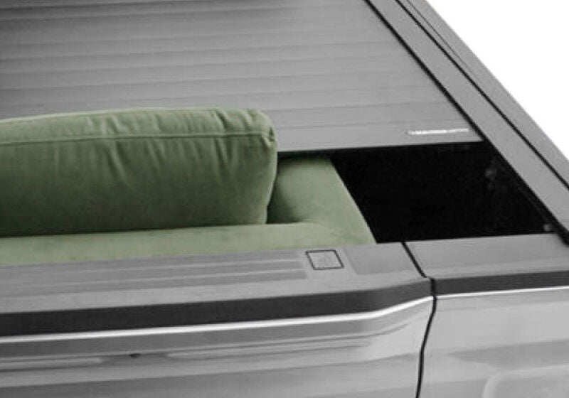 Keystone T-80455 Tonneau Cover Manual Retractable; Key Lockable; Black Matte; Aluminum; With Trax Rail System; Without Stake Pocket Cutouts