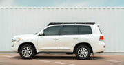 White SUV with roof rack from Sherpa Equip offering maximum protection and fuel efficiency