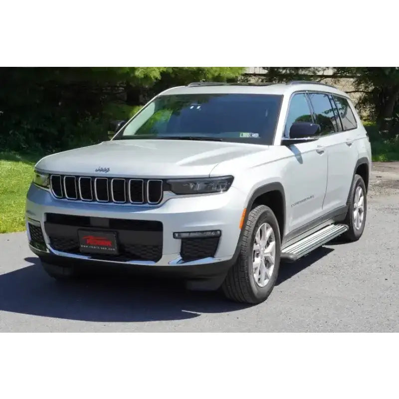 Silver Jeep Grand Cherokee with Romik USA RB2 R.Board G.Cherokee L S.S. 22-23