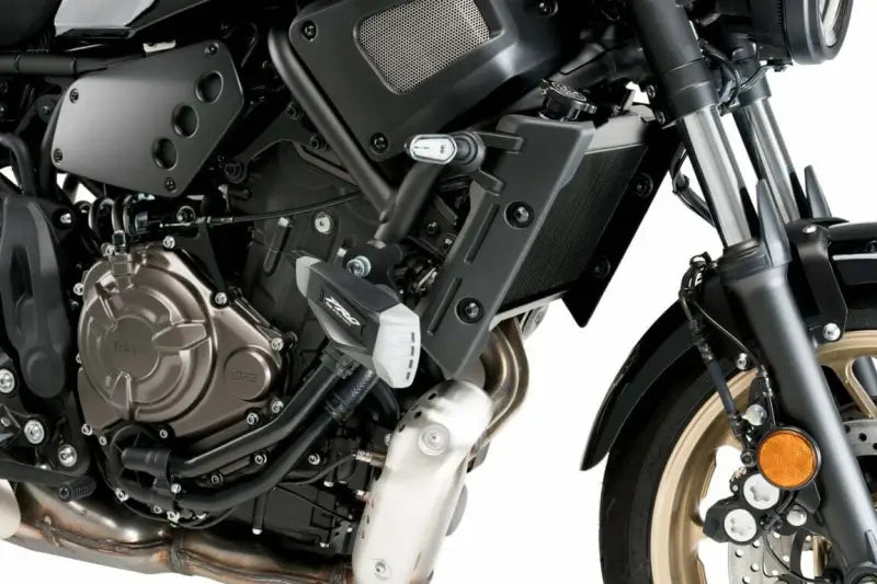 Motorcycle engine and front wheel with 21326N Frame Sliders Pro 2.0 Yam