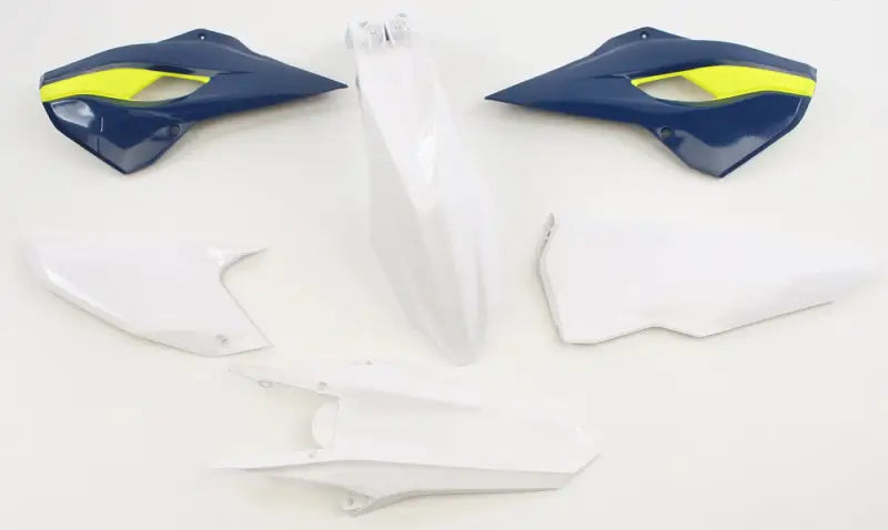 2393445135 Plastic Kit Original