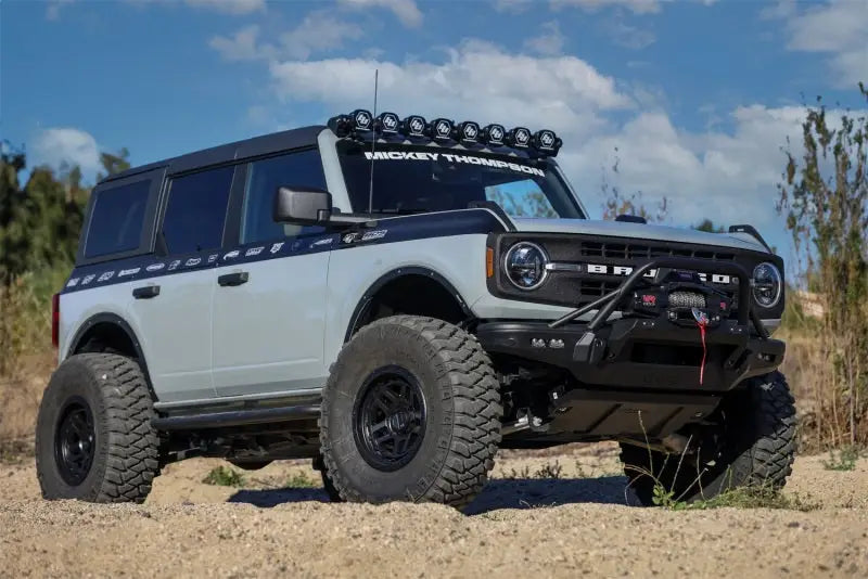 247907 M.T. Street Lt305/65R17 121/118Q Baja Legend Mt