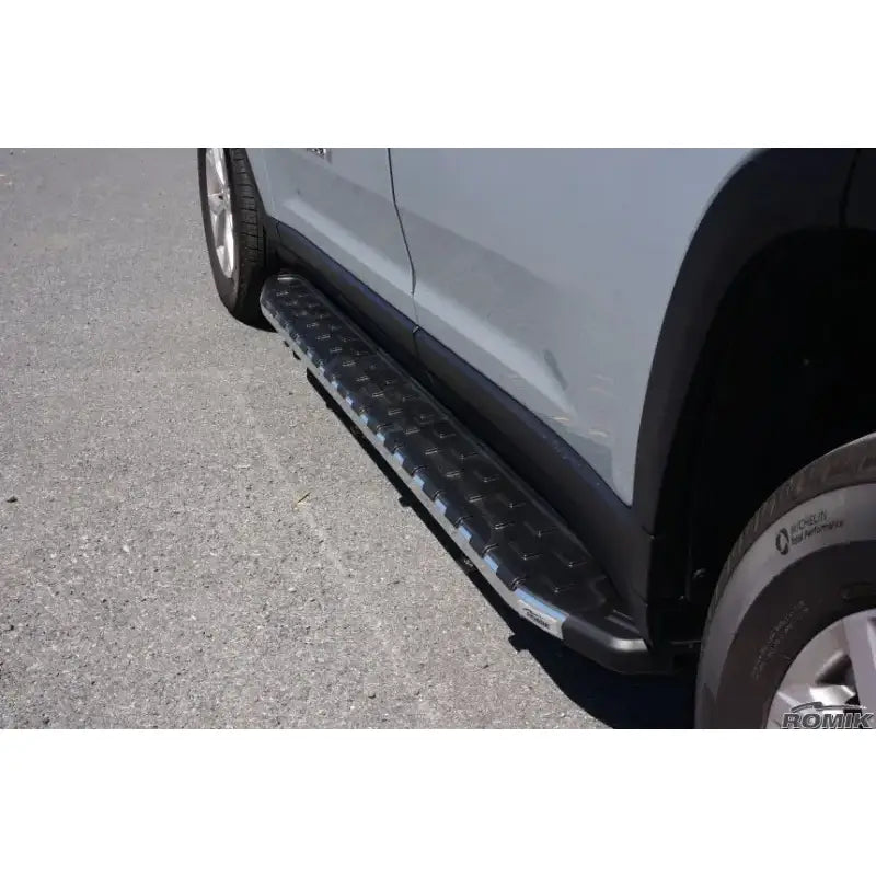 Vehicle side step for Grand Cherokee with Romik USA polished running boards