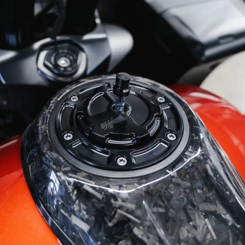 6 Pt Moto Gas Cap Assembly `23 24 Cvo Black - HOFMANN DESIGNS