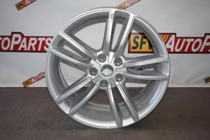 Silver alloy car wheel from 8296M278DISP Grid Wheels 8296M278Disp Display Wheel Blank