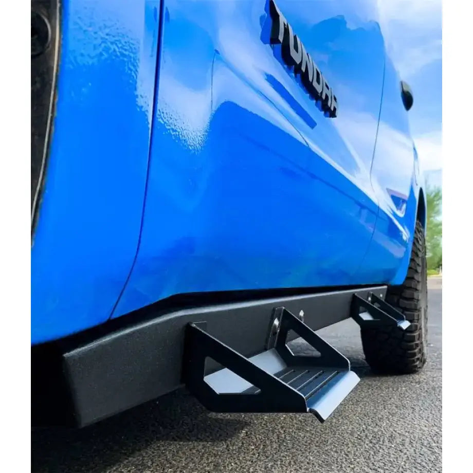 Blue truck with ici stainles aluminum side steps for a sleek look