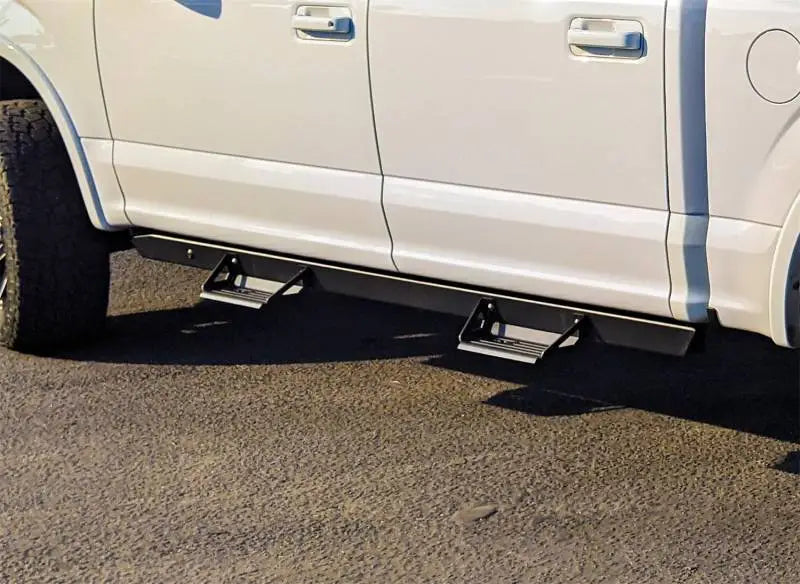 Truck’s retractable side steps in ici stainles aluminum for easy access