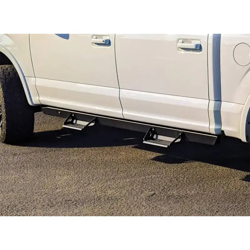 Truck’s retractable side steps in ici stainles aluminum for easy access