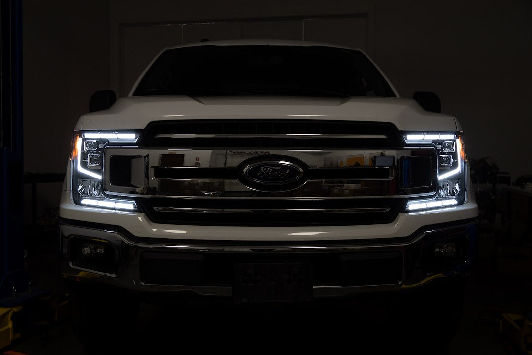 Winjet OEM Direct Replacement Headlight Assembly CHRNG0671-B-SQ - Renegade 2018-2020 Ford F-150 Ultra