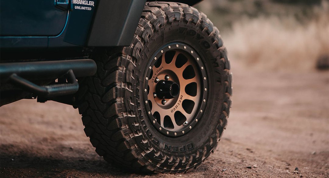 Method Race With Method Logo Center Cap Wheel MR30589058900 - MR305 NV 18X9 0MM Offset