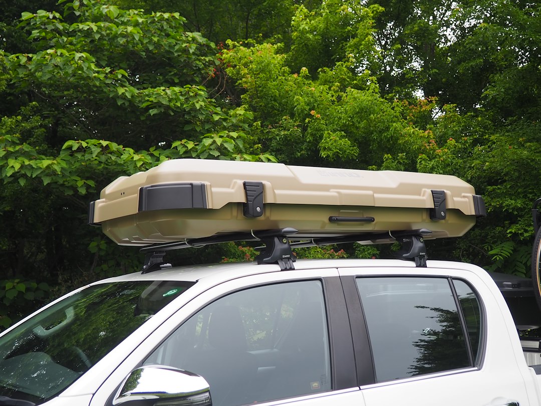 Inno Racks One Side Opening Cargo Carrier BRM720BG - Roof Gear Case 720 11.5CFT Greige