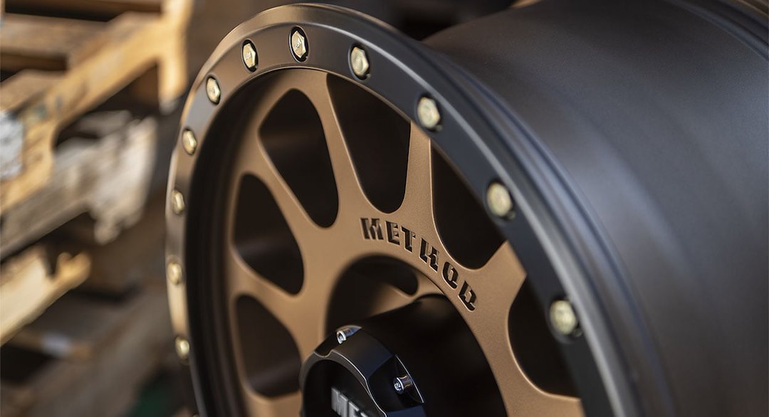 Method Race With Method Logo Center Cap Wheel MR30589058900 - MR305 NV 18X9 0MM Offset