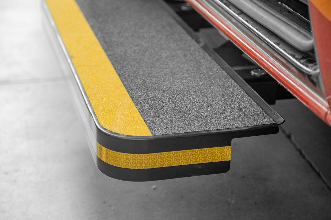 Legend Fleet Easy To Install Entry Step LF-U3RS-18 - Upstep RS3