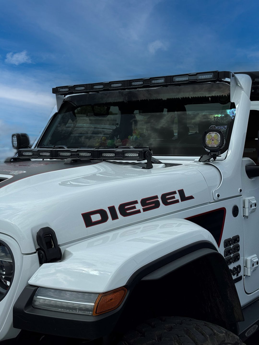 Tyri OFF-ROA Limited Lifetime Warranty Light Bar V12K-013-1 - V48 Lightbar 12V 17200 Elum