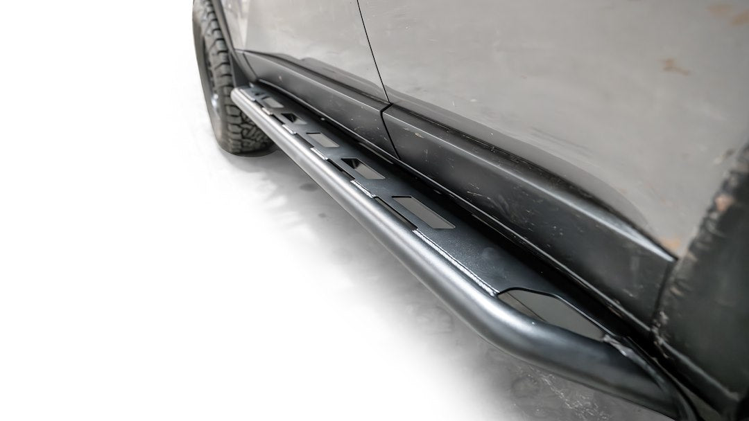 FAB Fours Frame Mount Not Body Mount Nerf Bar TL24-G6750-1 - 24-25 Toy Land Cruiser Sliders