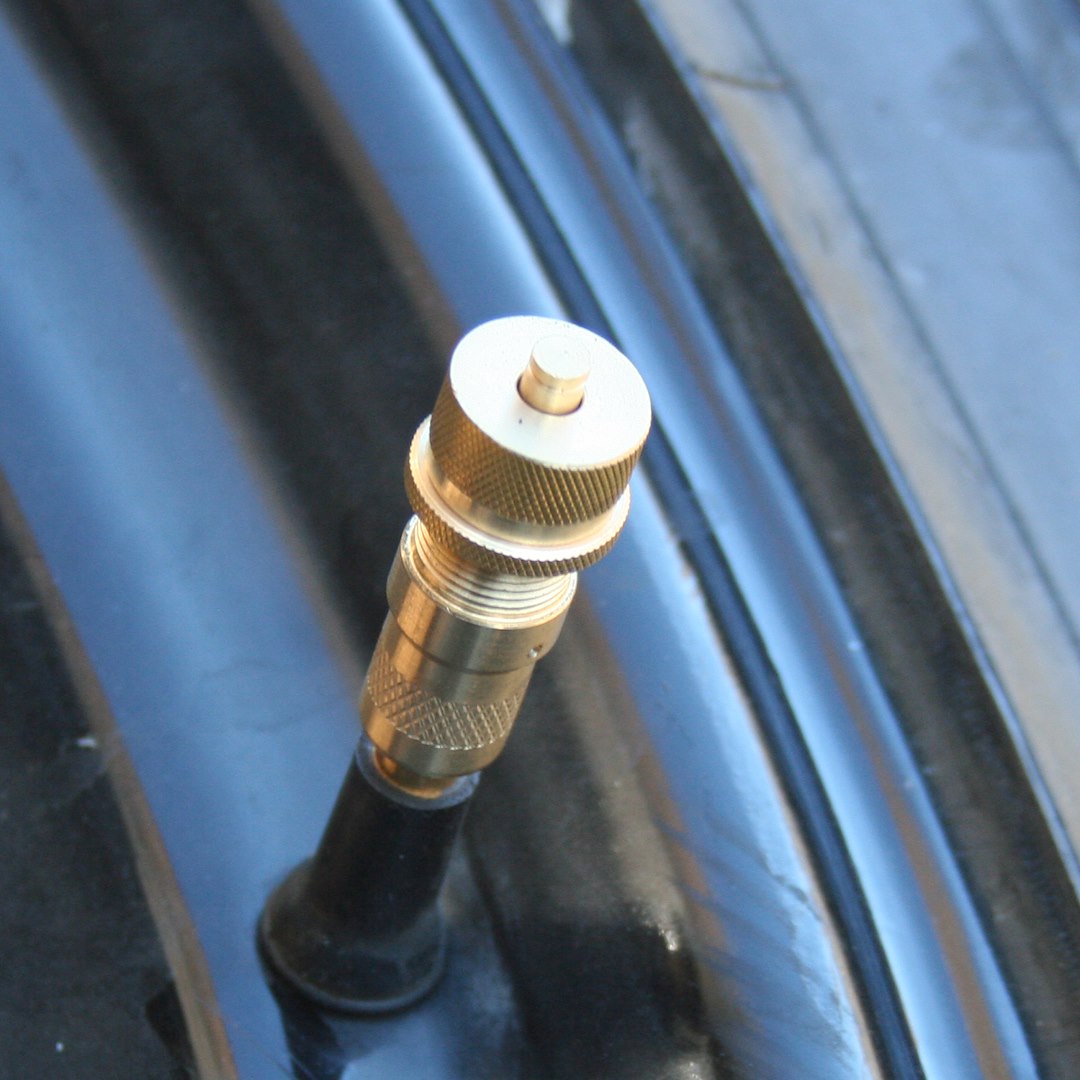 Bulldog Winc Premium Storage Case Provided Tire Deflator 42068 - Automatic Deflators Brass Set