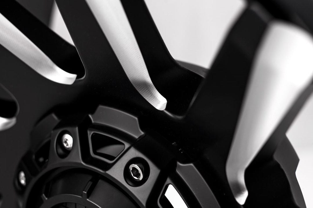 Grid Wheels With Grid Logo Center Cap GD0520090645F3566 - GD05 20X9.0 6X114.3 35 66.1 Mbmd