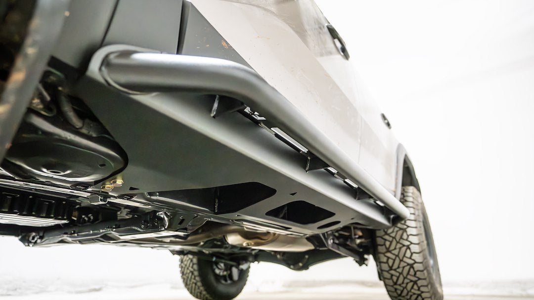 FAB Fours Frame Mount Not Body Mount Nerf Bar TL24-G6750-1 - 24-25 Toy Land Cruiser Sliders