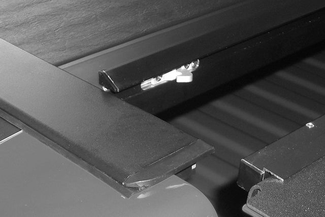 LG218M Tonneau Cover