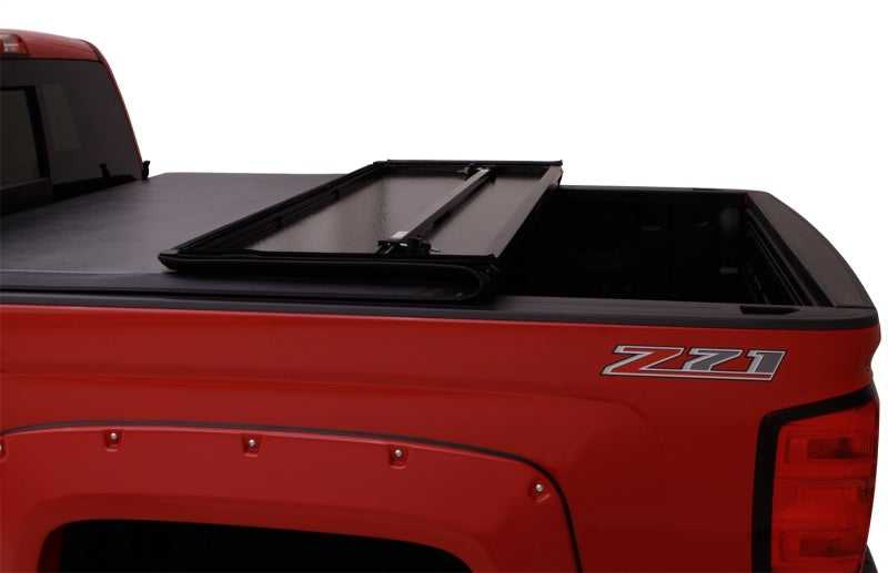 Lund 04-08 Ford F-150 Styleside (5.5ft. Bed) Hard Fold Tonneau Cover - Black 