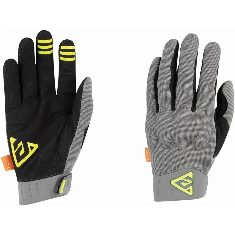Answer Paragon Gloves Black 2XL showing gray and black paragon gloves for cold weather