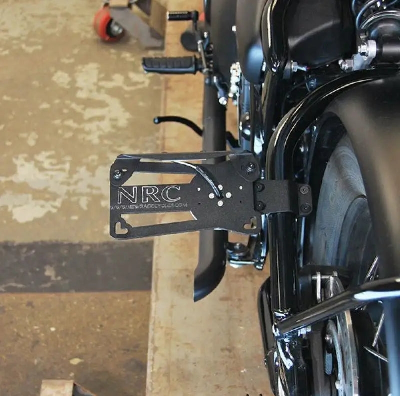 BOBBER-SIDE Side Mount License Plate Tri