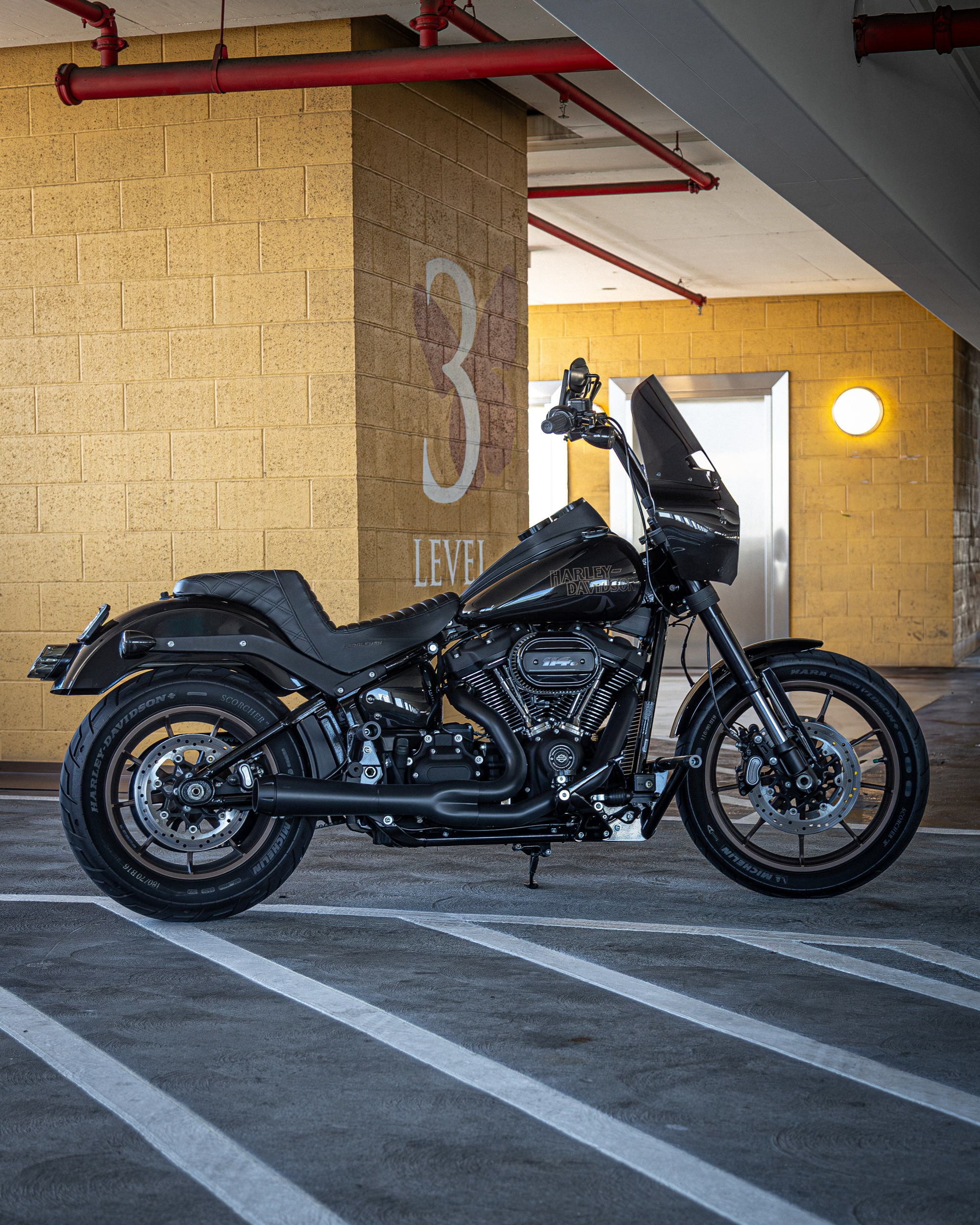 Burly Brand M8 Softail Stiletto Shocks Suspension B28-1350B - Shock 13.5