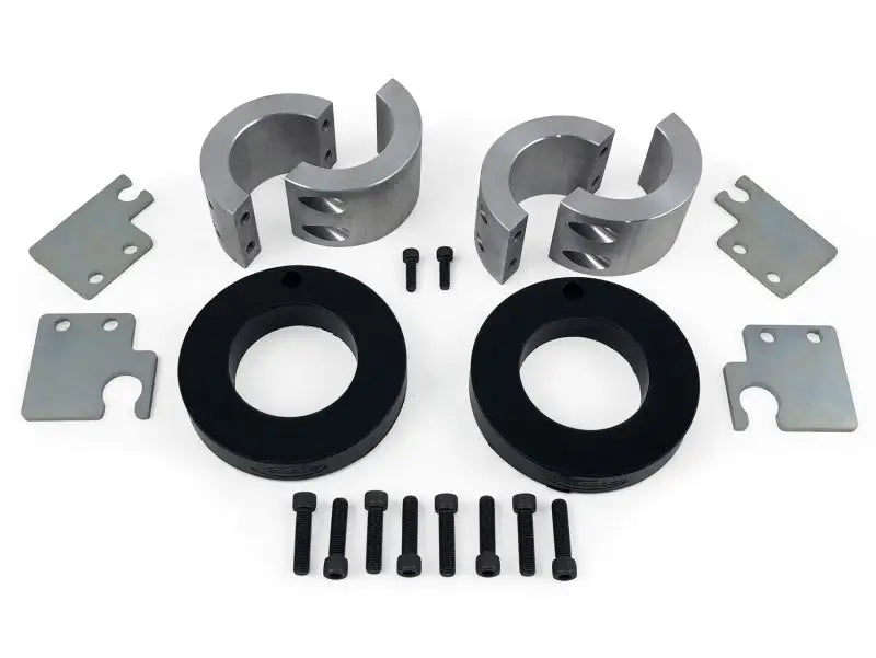Daystar 2014-2020 Jeep Grand Cherokee 2.0 Inch Lift Kit components including spacers, bolts, and metal plates.
