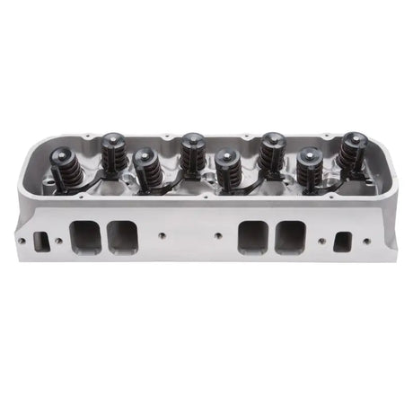 Edelbrock cyl head BBC Victor Jr with valve springs for high-performance engine buildup