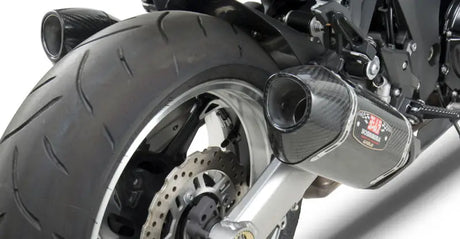 Motorcycle rear tire and Exhaust Street R 77 Slip On Ss Cf Cf dual for better riding experience