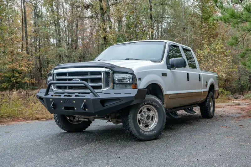 Fab Fours FS99-RS1662-1 red steel bumper on 1999-2004 Ford Super Duty F250-F550, enhancing rugged style and off-road protection.