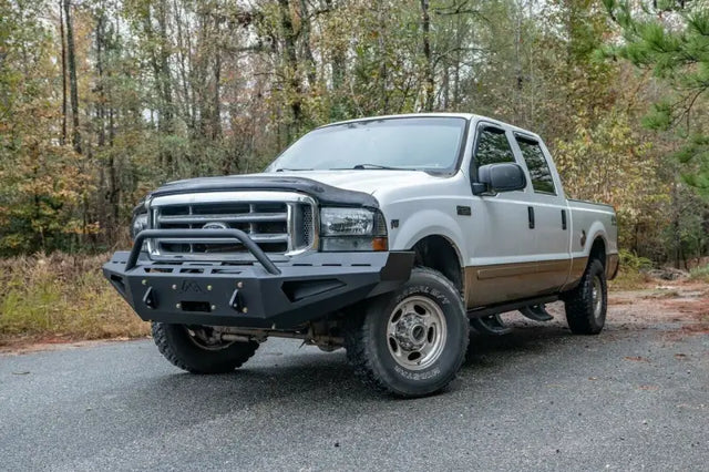 Fab Fours FS99-RS1662-1 red steel bumper on 1999-2004 Ford Super Duty F250-F550, enhancing rugged style and off-road protection.