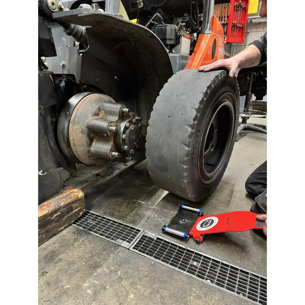 Gaither Tool Offers Extreme Durability Tire Lifting Tool GTRP-01 - Trac Roller Plate