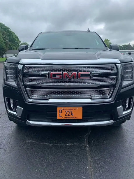 Front view of a Yukon XL equipped with GI179BLK Coast2Coast glossy black wheel covers, enhancing the vehicle's sophisticated appearance.