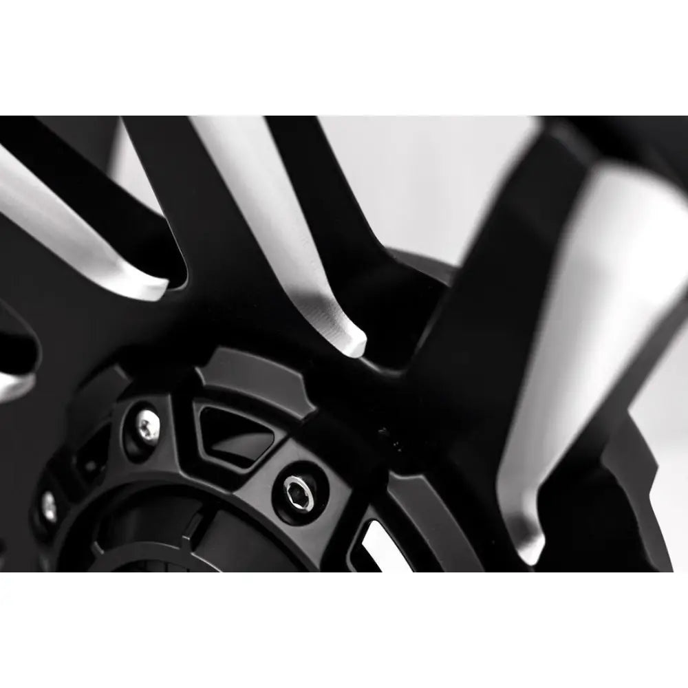 Grid Wheels With Grid Logo Center Cap GD0520090645F3566 - GD05 20X9.0 6X114.3 35 66.1 Mbmd