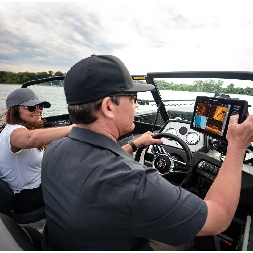 Humminbird Crisp And Vibrant Display Clarity Fish Finder 412010-1CHO - Xplore 10 Cho
