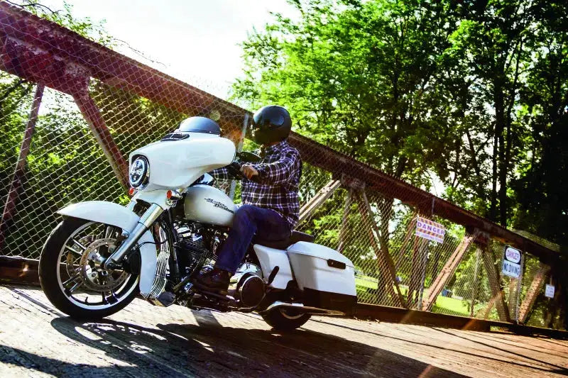 Kuryakyn Oil Cooler Cover Milwaukee-8 Chrome - RV and Auto Parts