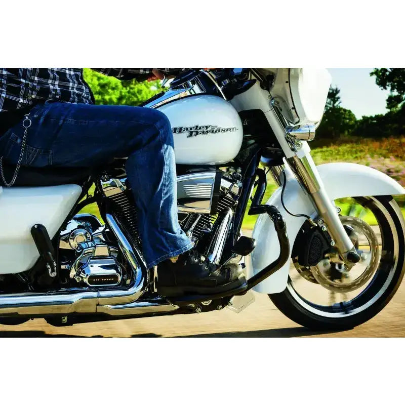 Kuryakyn Starter Cover Milwaukee-8 Chrome - RV and Auto Parts