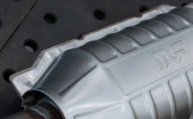 MagnaFlow Conv Univ 3in Inlet/Outlet Center/Center Round 9in Body L x 5.125in W x 13in Overall L - 99209HM