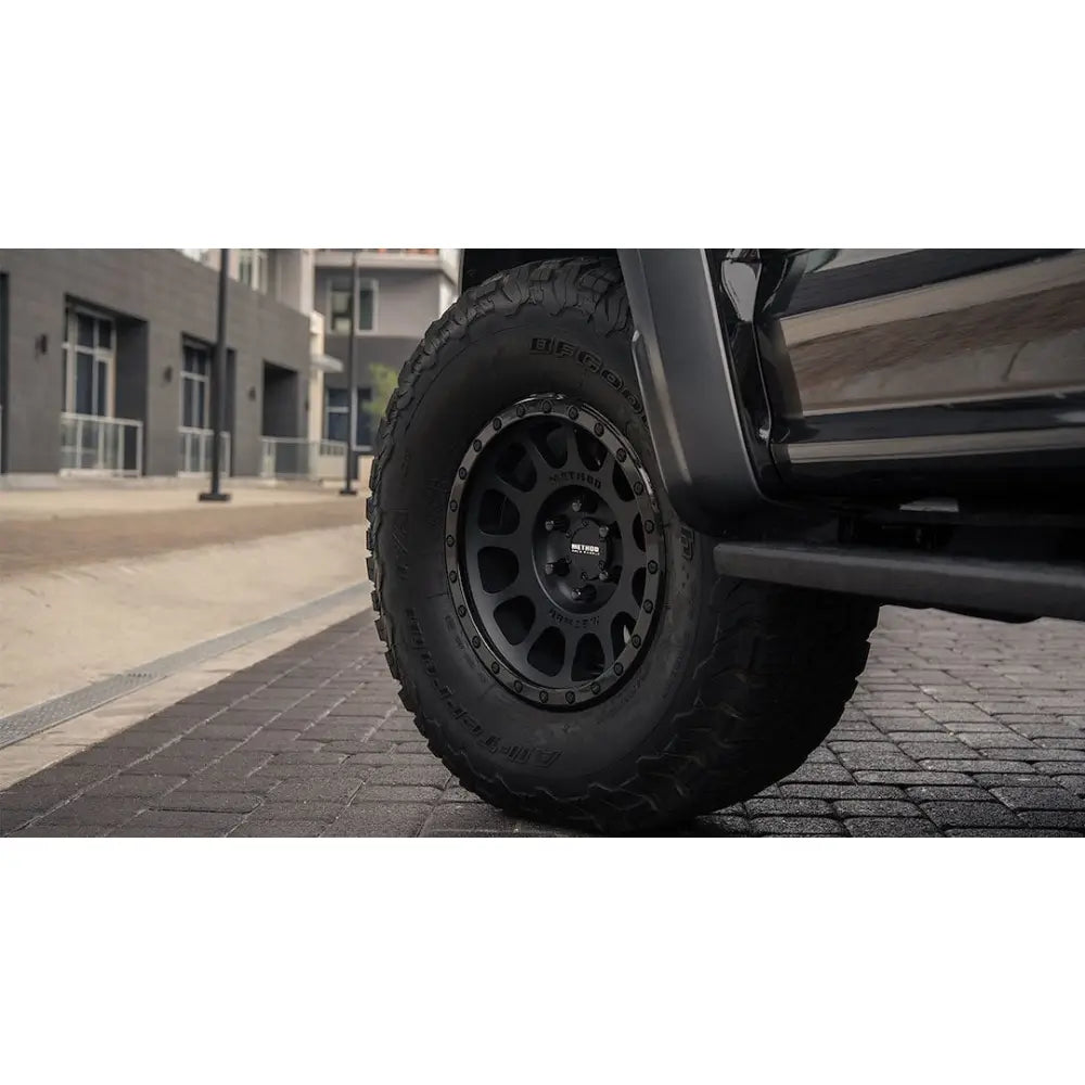 Method Race With Method Logo Center Cap Wheel MR305785601025 - MR305 NV 17X8.5 25MM Offset 6X5