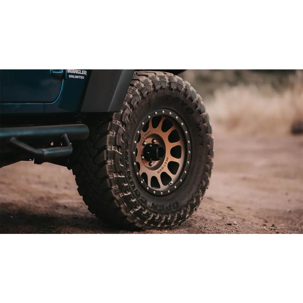 Method Race With Method Logo Center Cap Wheel MR30589058900 - MR305 NV 18X9 0MM Offset