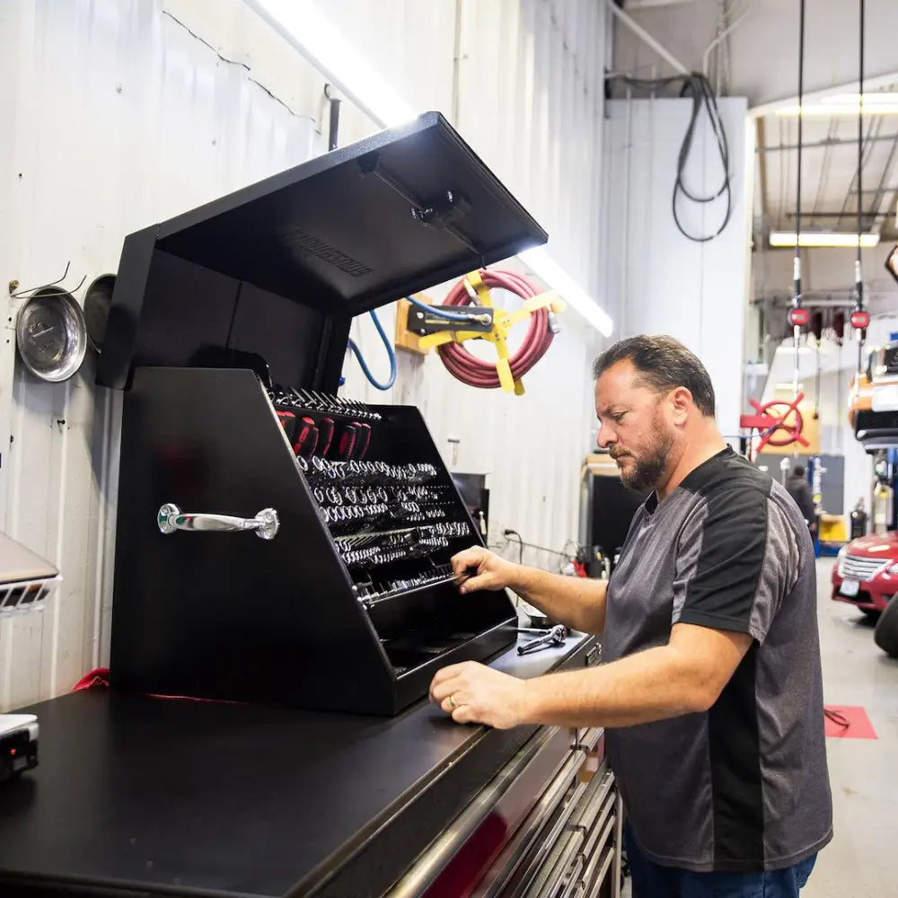 Montezuma LA400B Tool Box